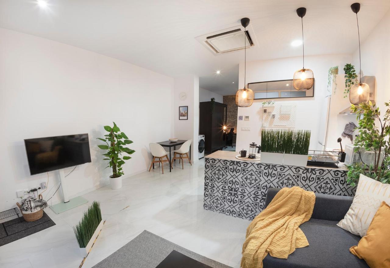 Artistic Digital Retreat-Great Location Near Metro Apartment Valencia Exterior photo